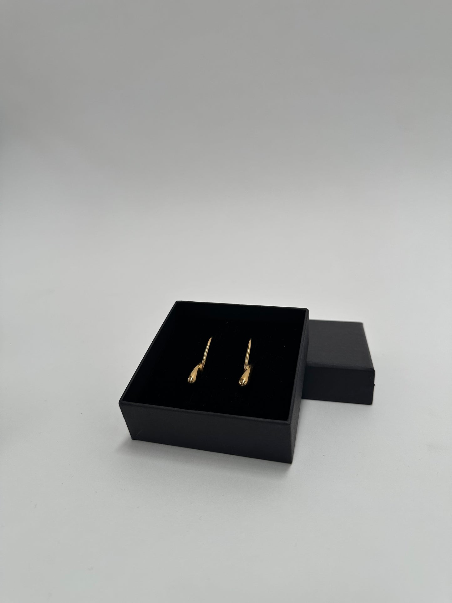 AZRA SWIRL EARRINGS